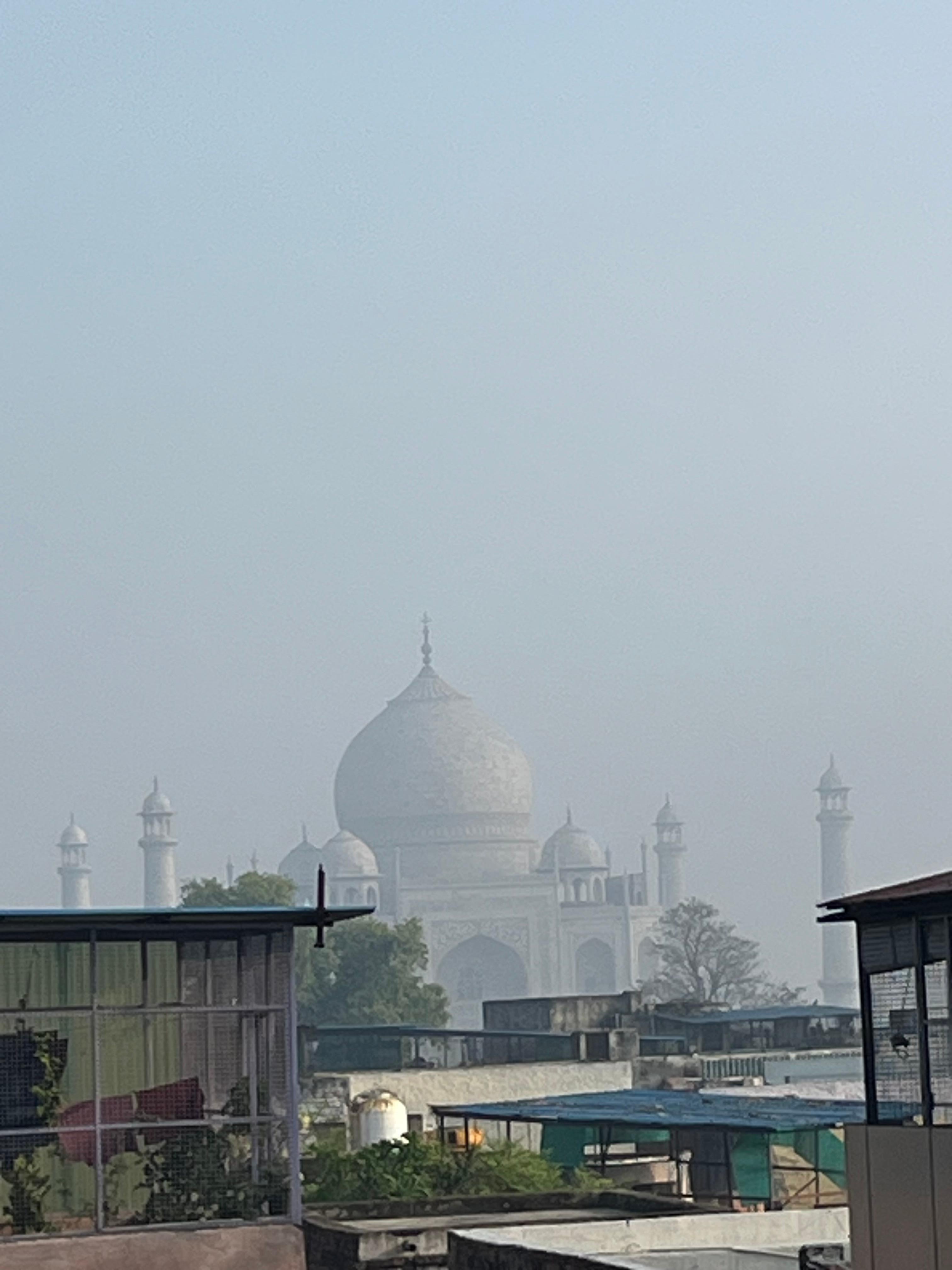 Utsikt fra verandaen utenfor rommet