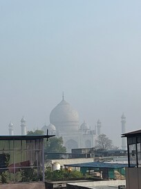 Utsikt fra verandaen utenfor rommet