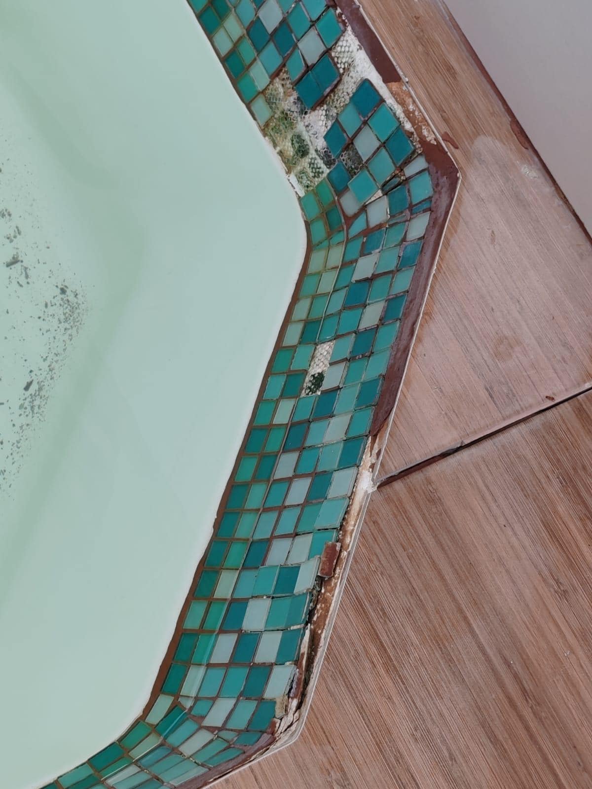 Carrelar jacuzzi qui se décolle dès la première utilisation