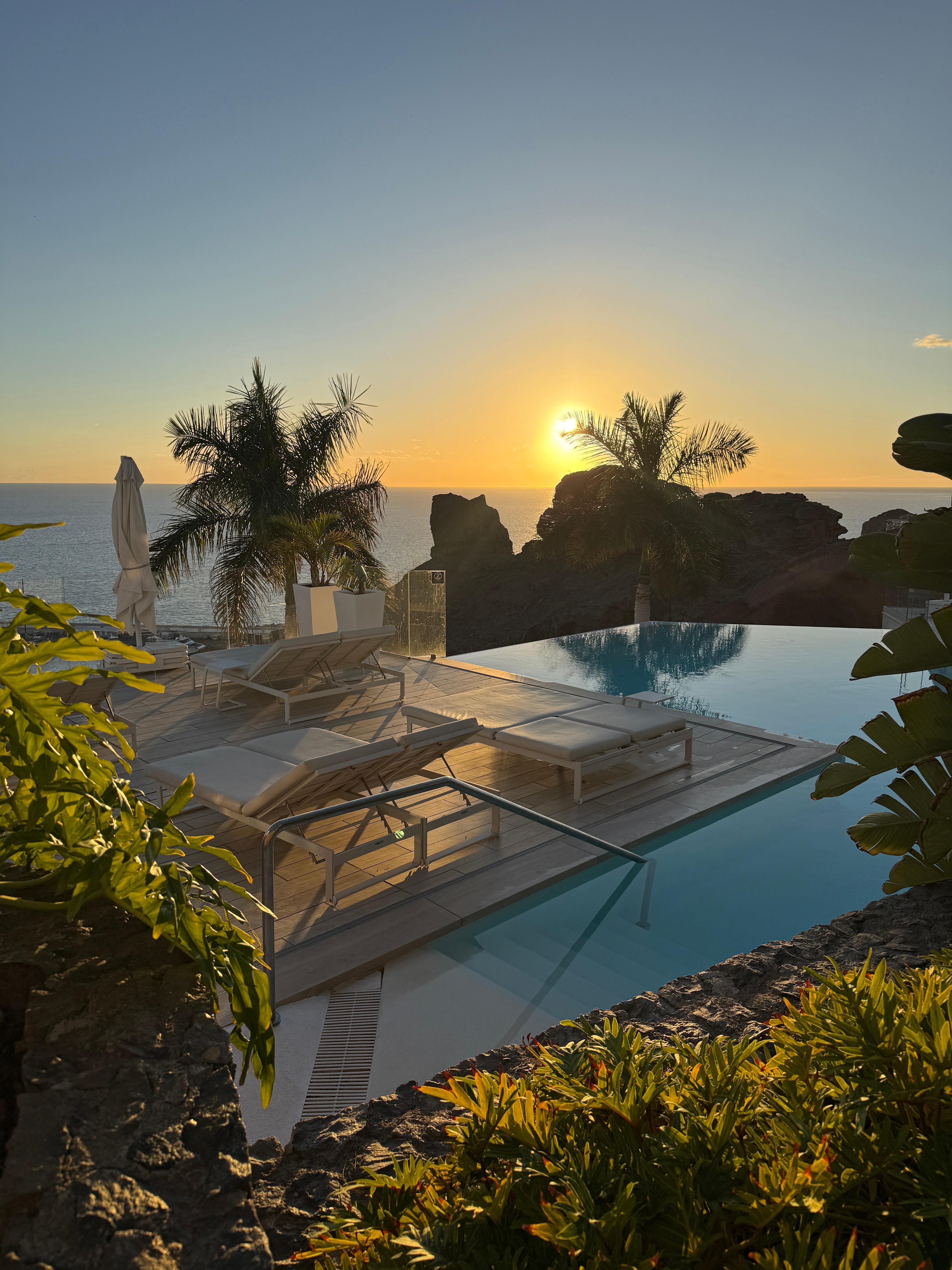 Fellespool og solterrasse