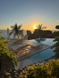 Fellespool og solterrasse