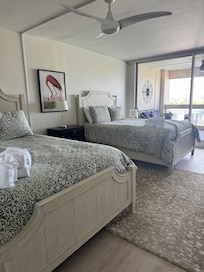 Large bedroom with 2 queen beds