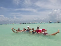 Playa Isla Mujeres, muy segura, arena fina y suave, ideal para niños y toda la Familia