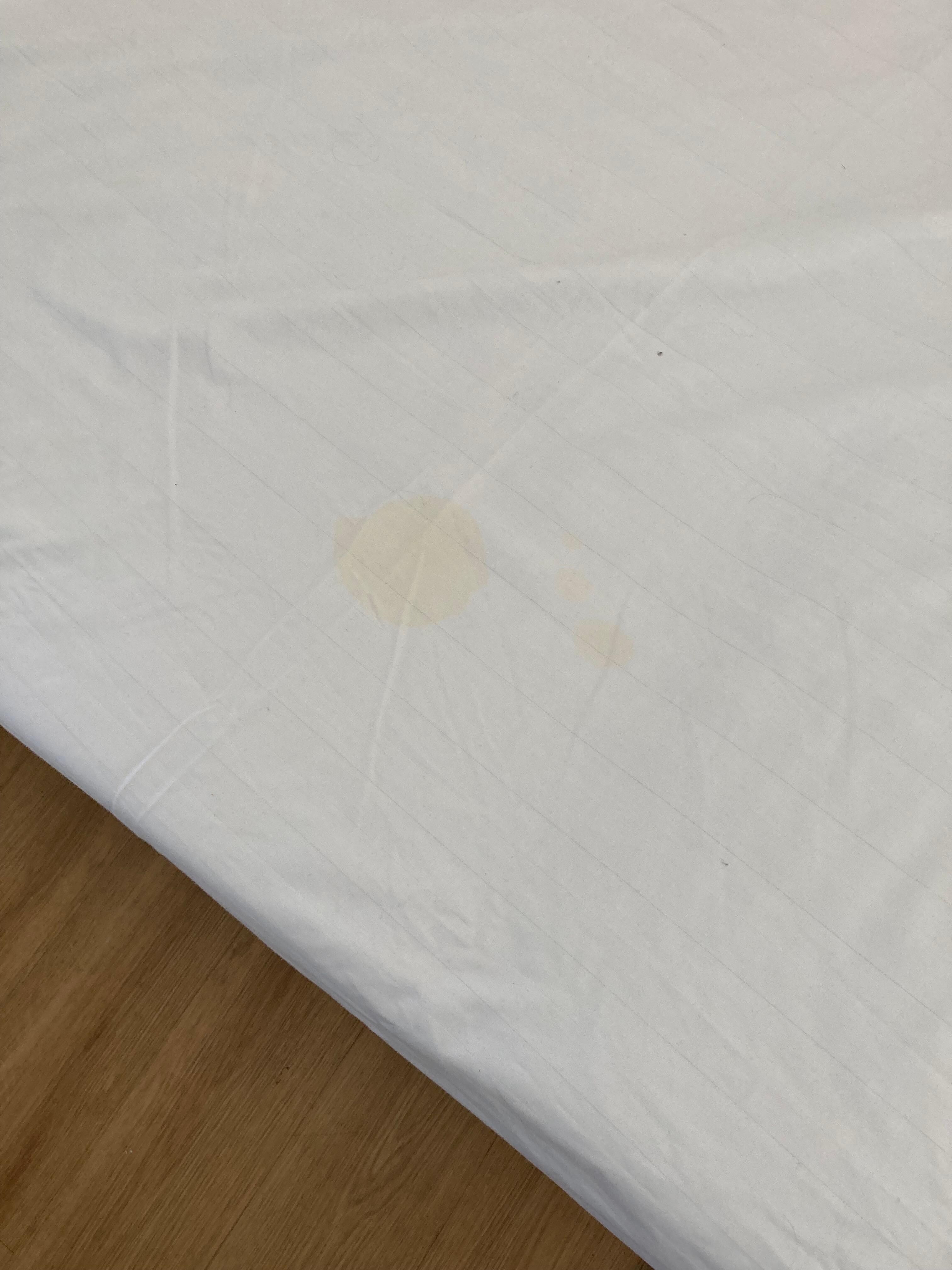 Housse de couette tache jaune non lavée