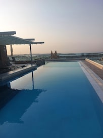 Top terrace pool