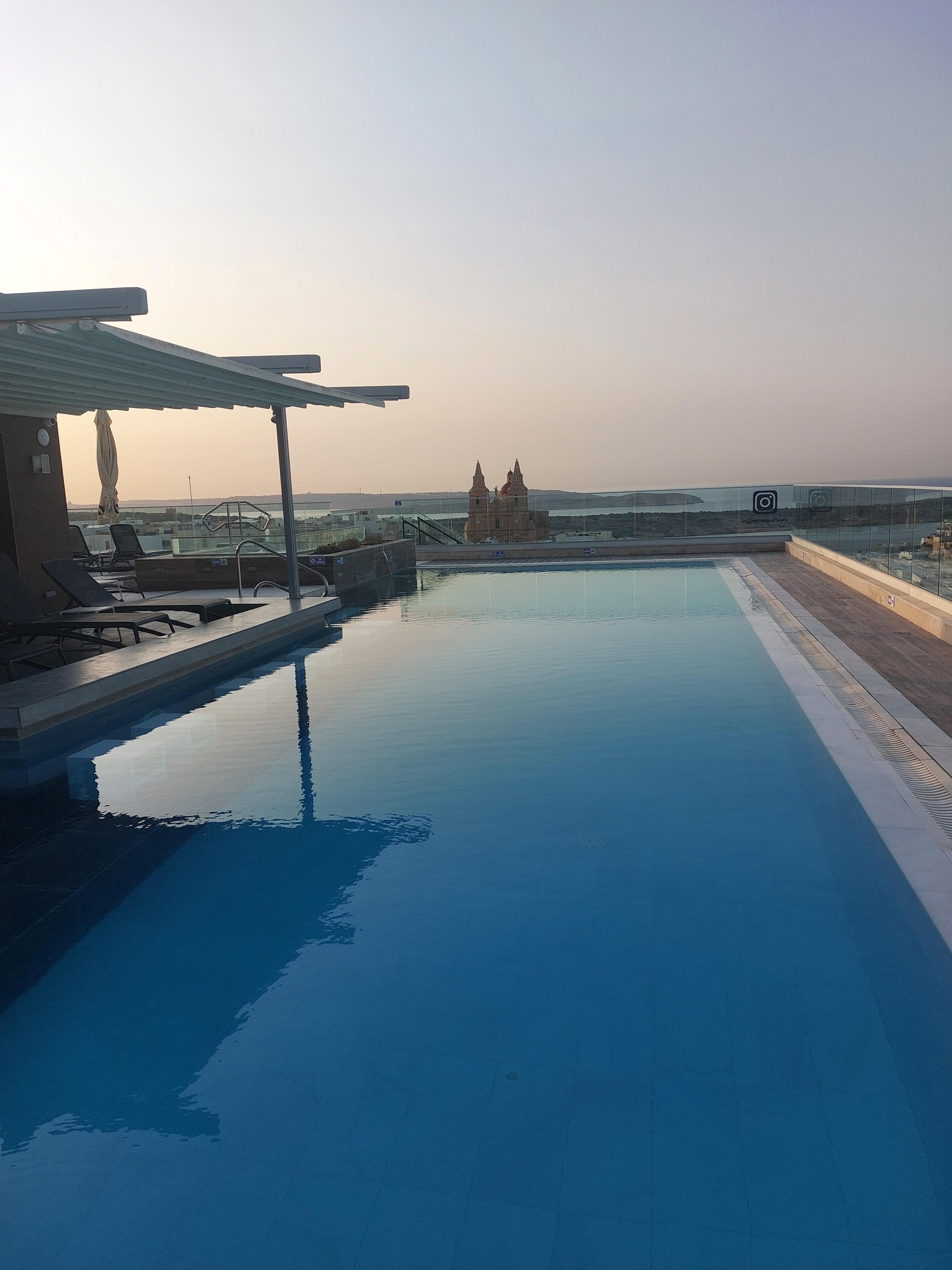 Top terrace pool 