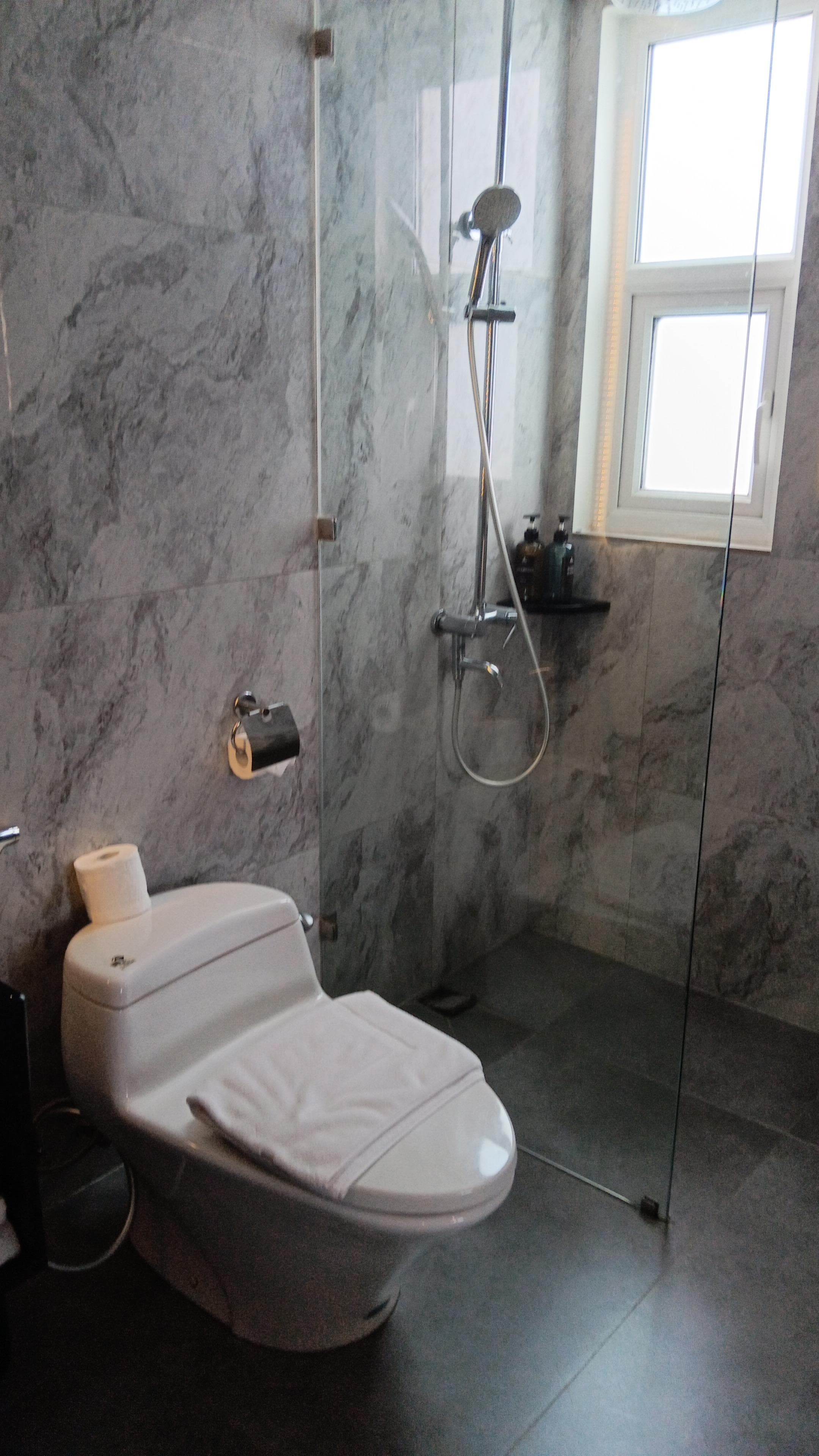 Nice bathroom