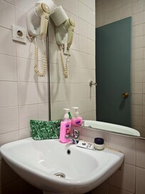 Bathroom had everything of the essentials