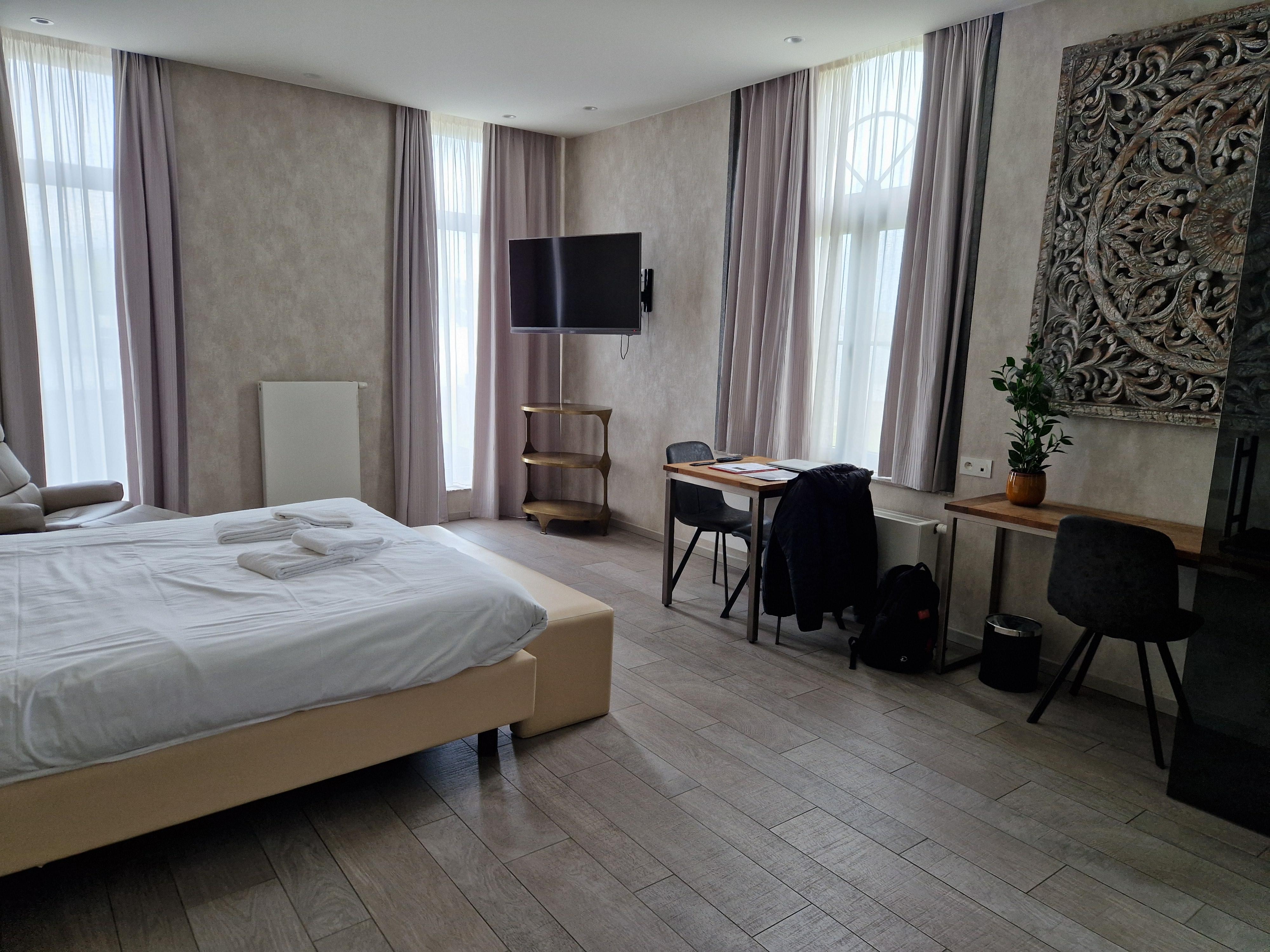Slaapkamer met bureau