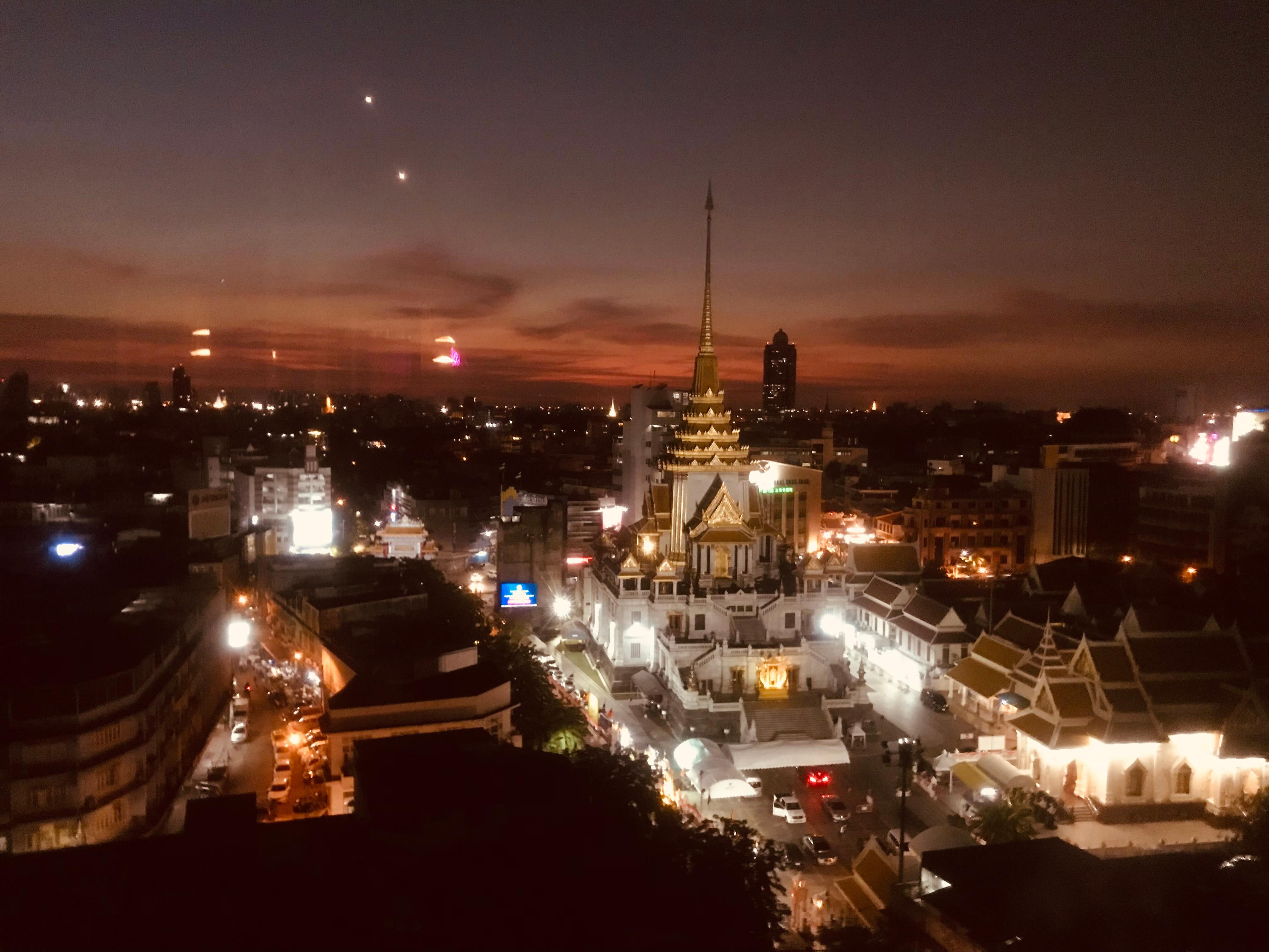 กลางคืนคือดีอะ