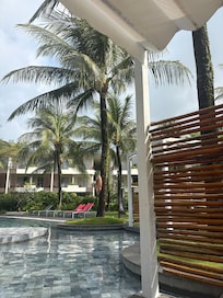 プールサイドから