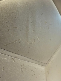 Abgewetzte Wandverkleidung