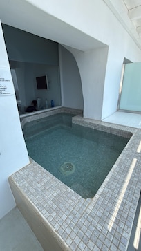 Private hot tub