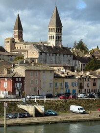 Voici la basilique de Tournus
