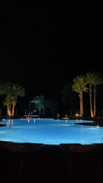 Bassenget ute på kvelden, magisk!