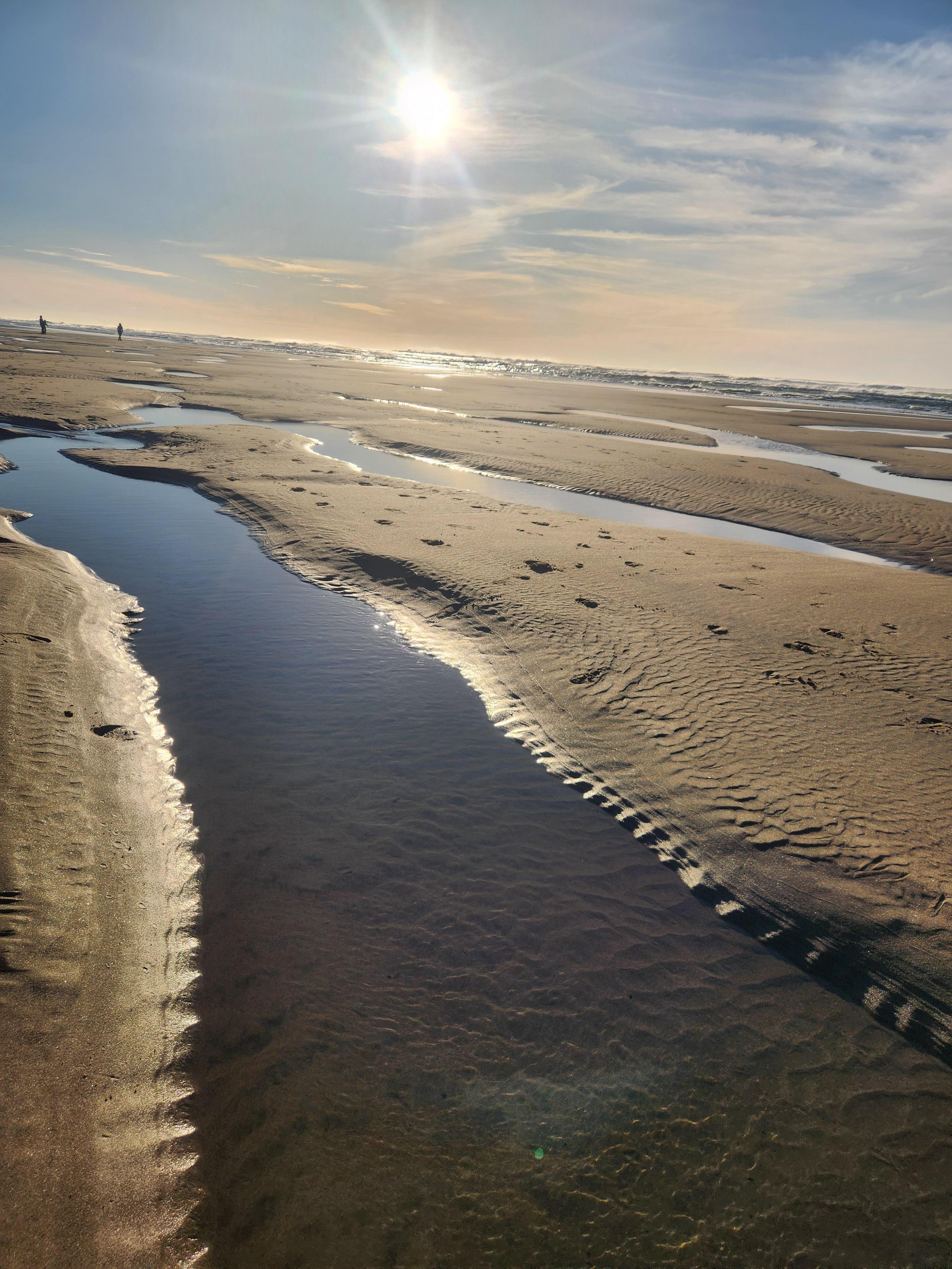 Low tide walkable beach. 