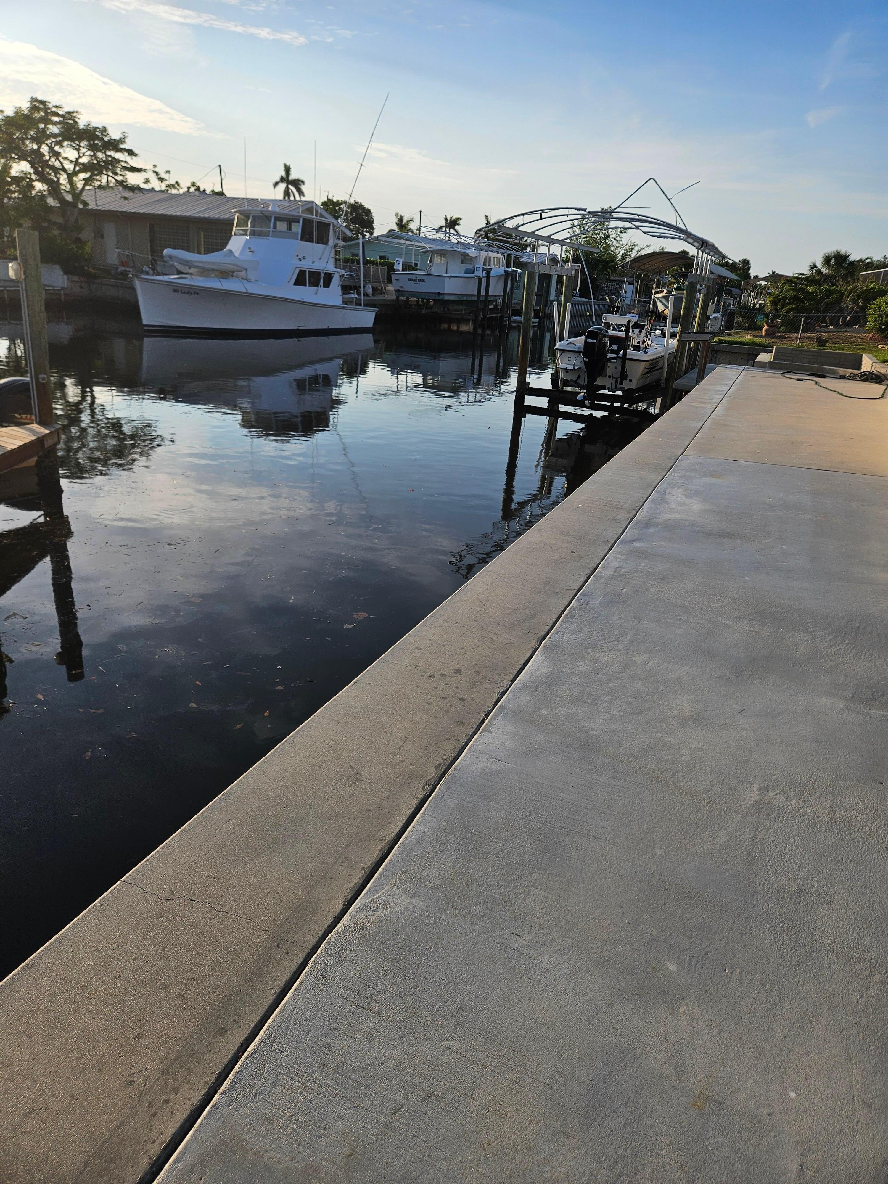 Long wall with no boat cleats