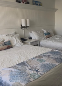 2 Double Queen Size Bed Room