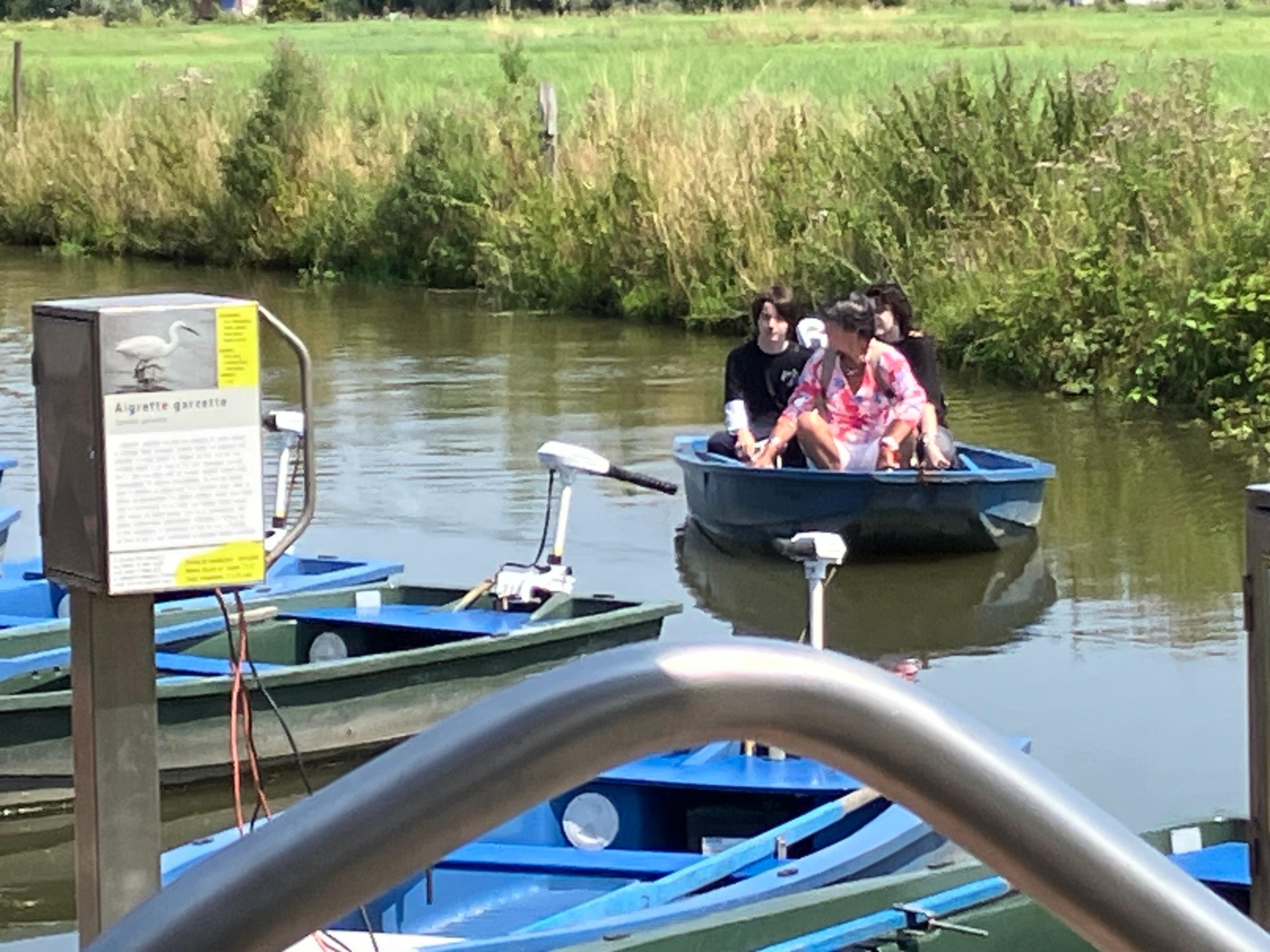 Promenade en barque dans les marais