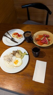 Nice breakfast with Western n Thai options