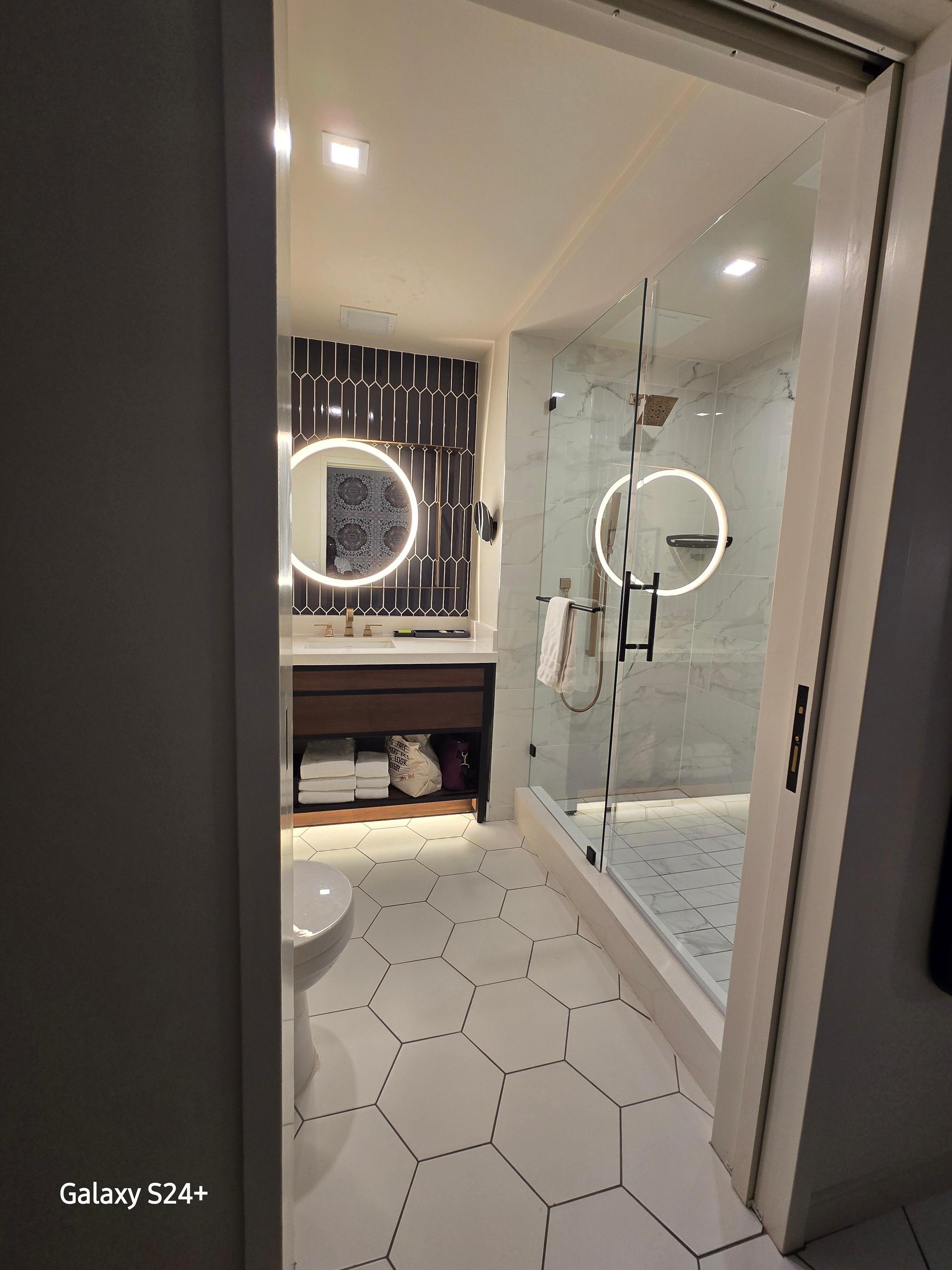 Guest bath in king suite..