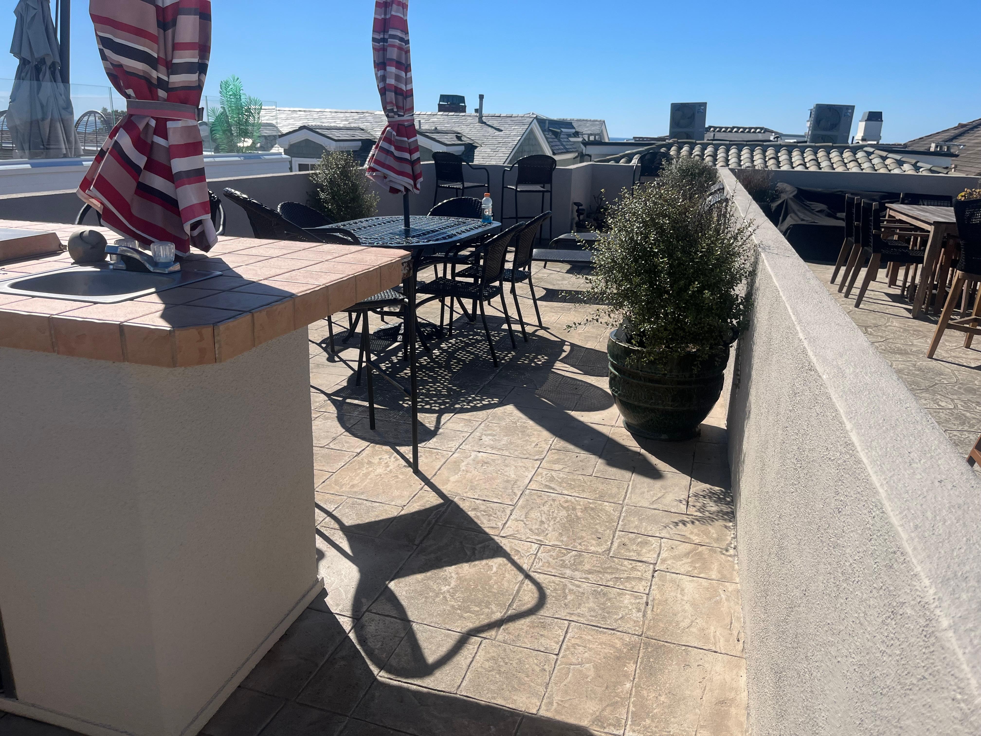 Roof top eating area