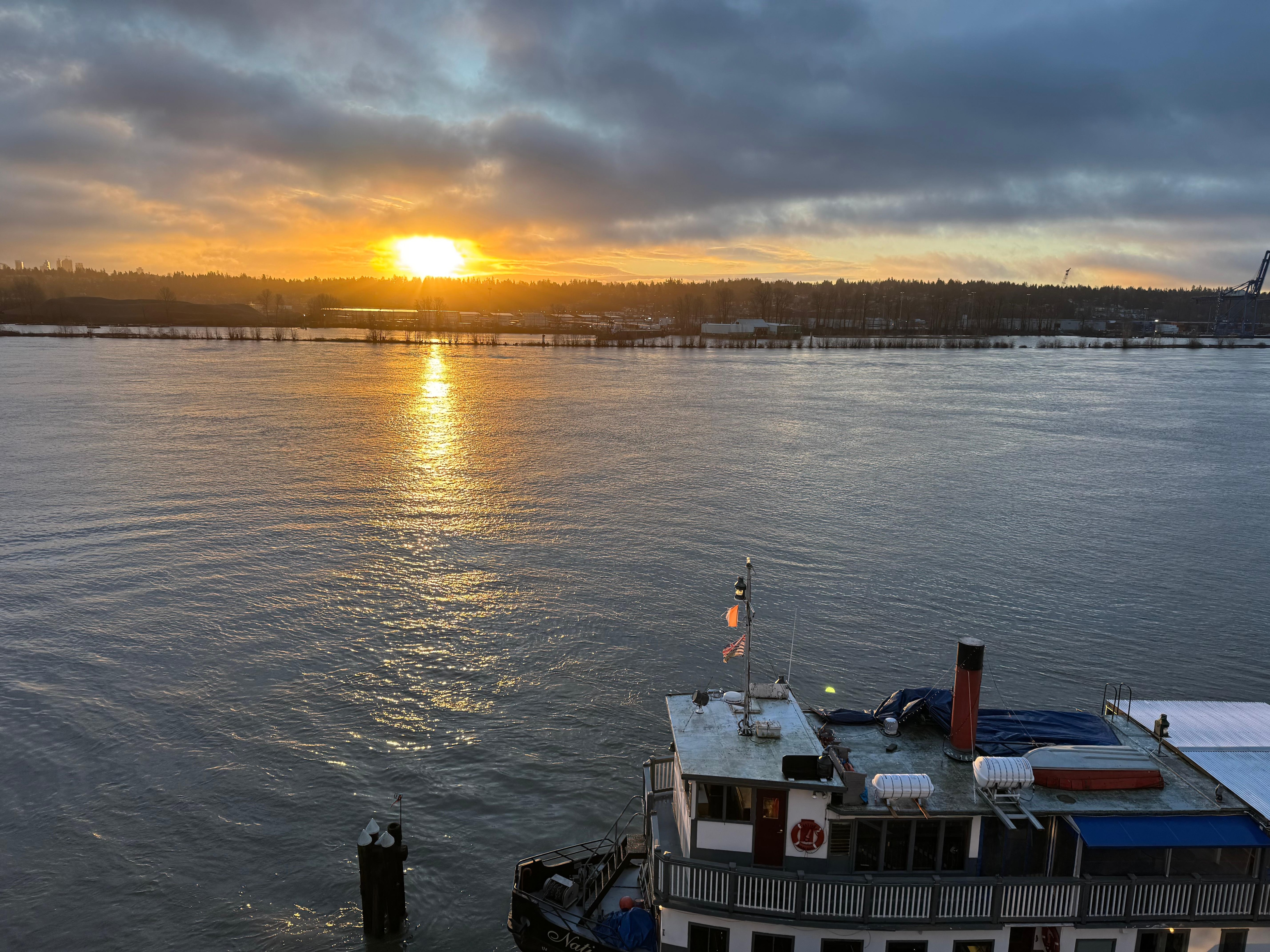 Sunrise view room over the River 