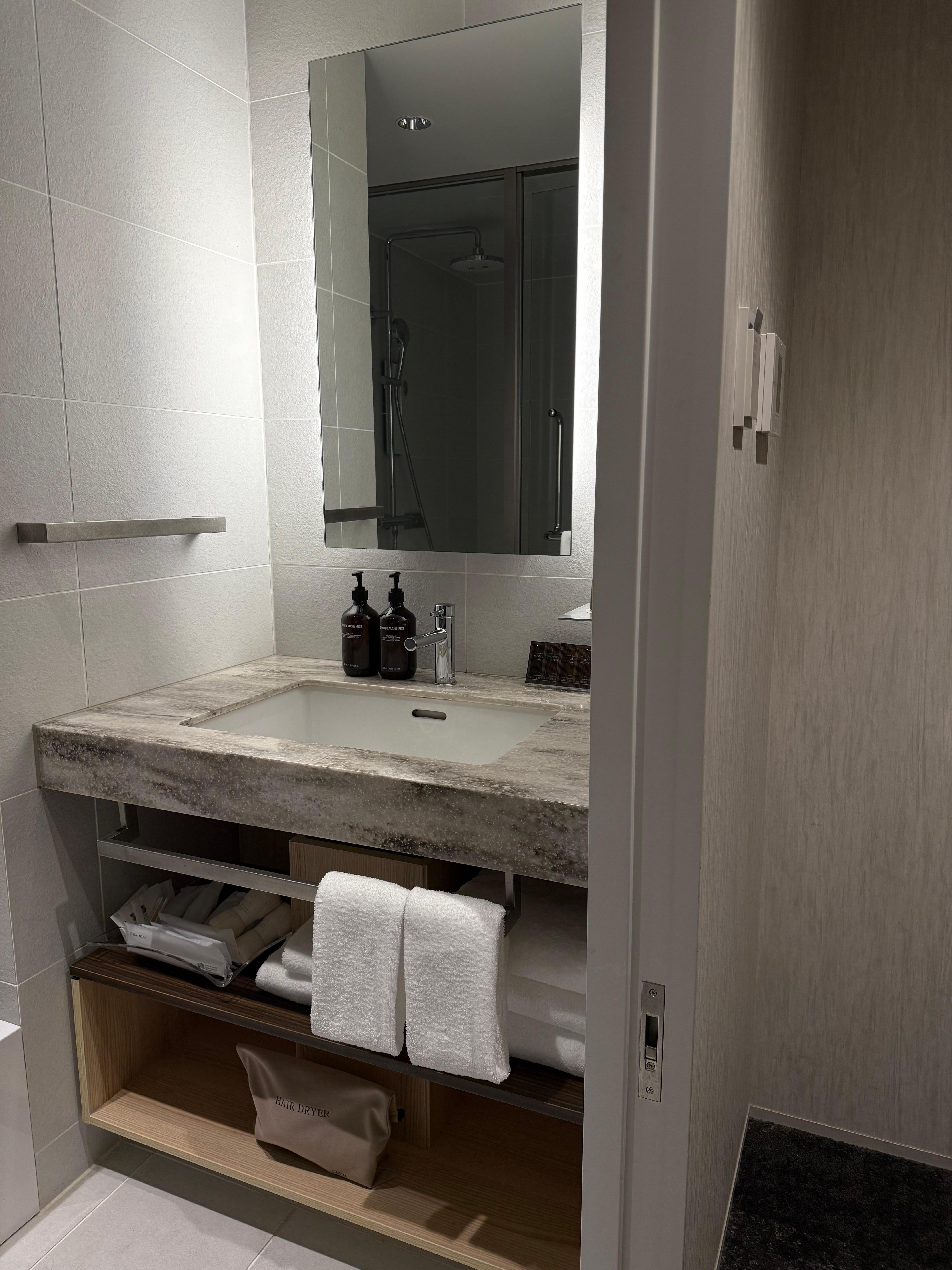 洗面はスッキリと清潔で使いやすかったです。