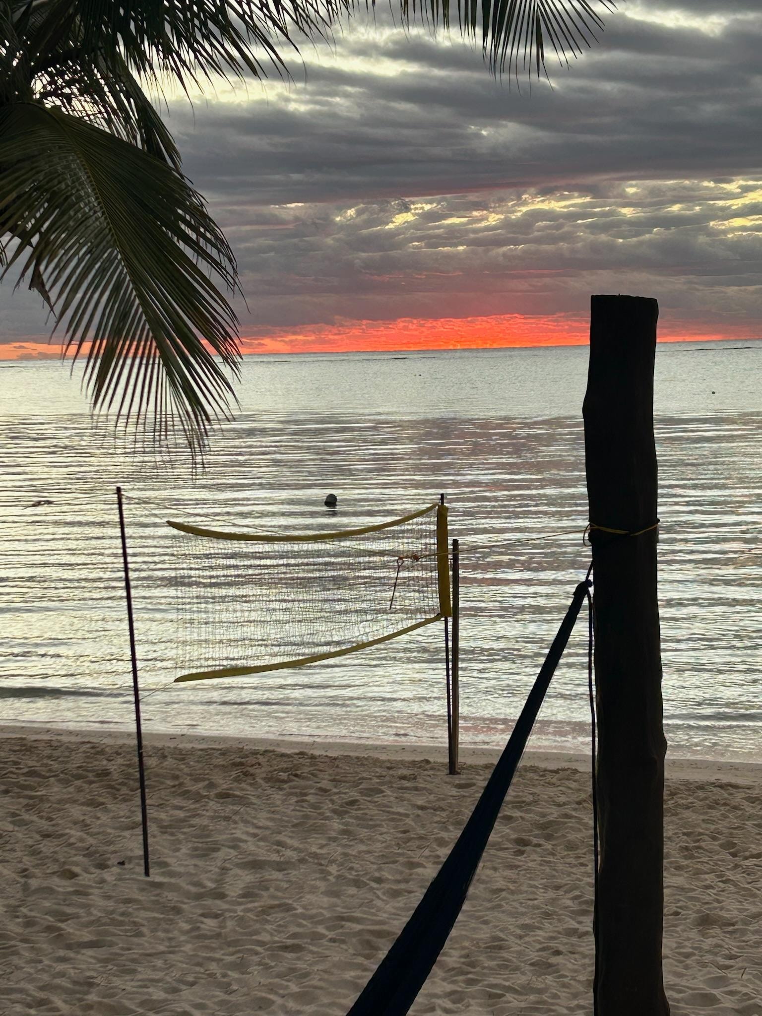 We arranged with the Akumal Direct team to install a volleyball net!