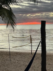 We arranged with the Akumal Direct team to install a volleyball net!