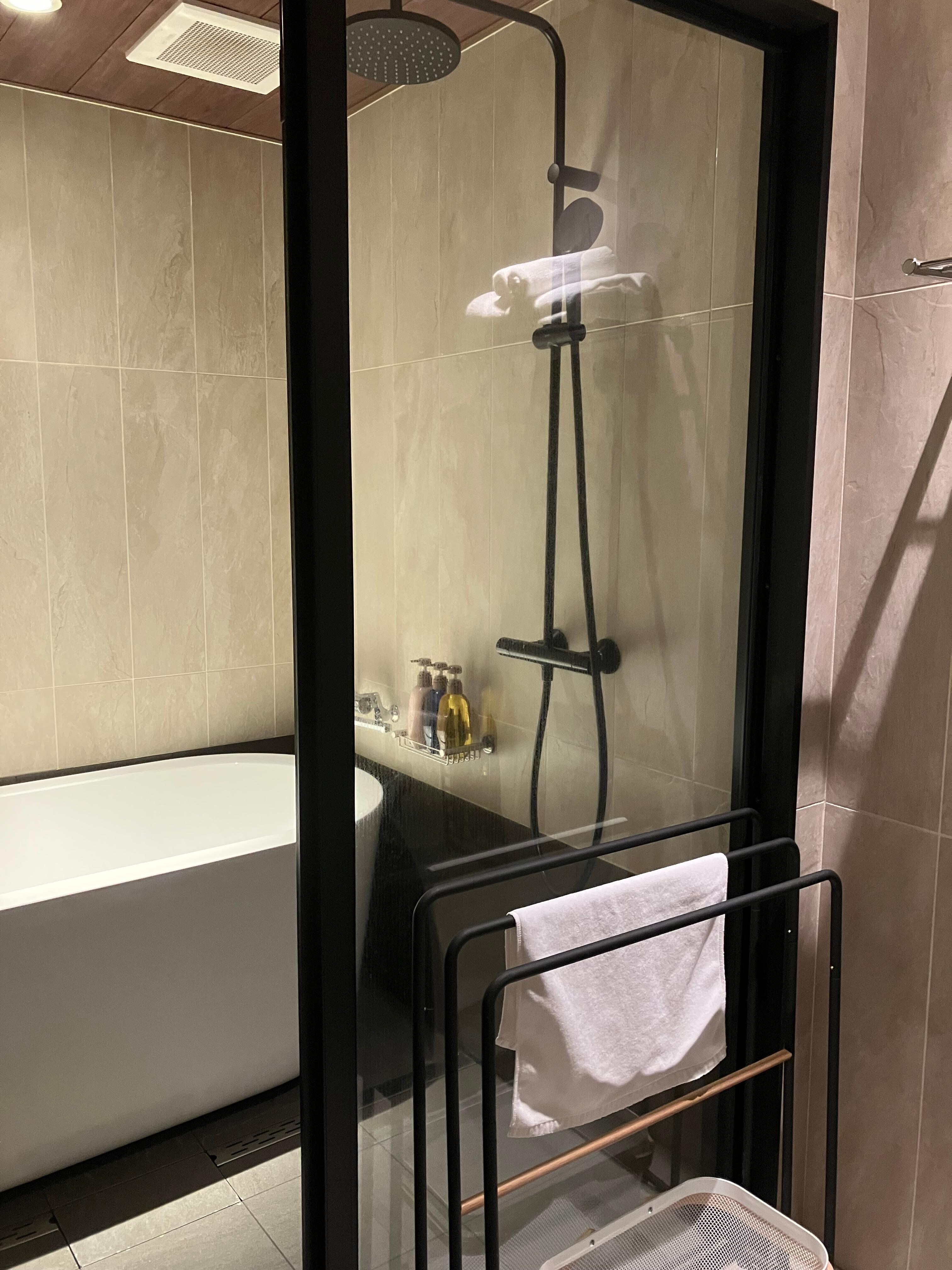 Large bathroom. Beautifully clean. 10/10 