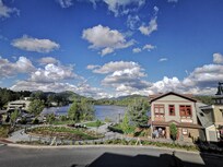 Vue de la terrasse du resto-bar.