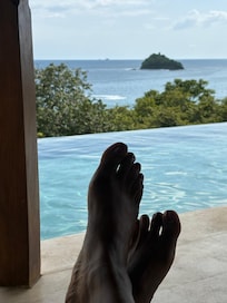 Infinity pool