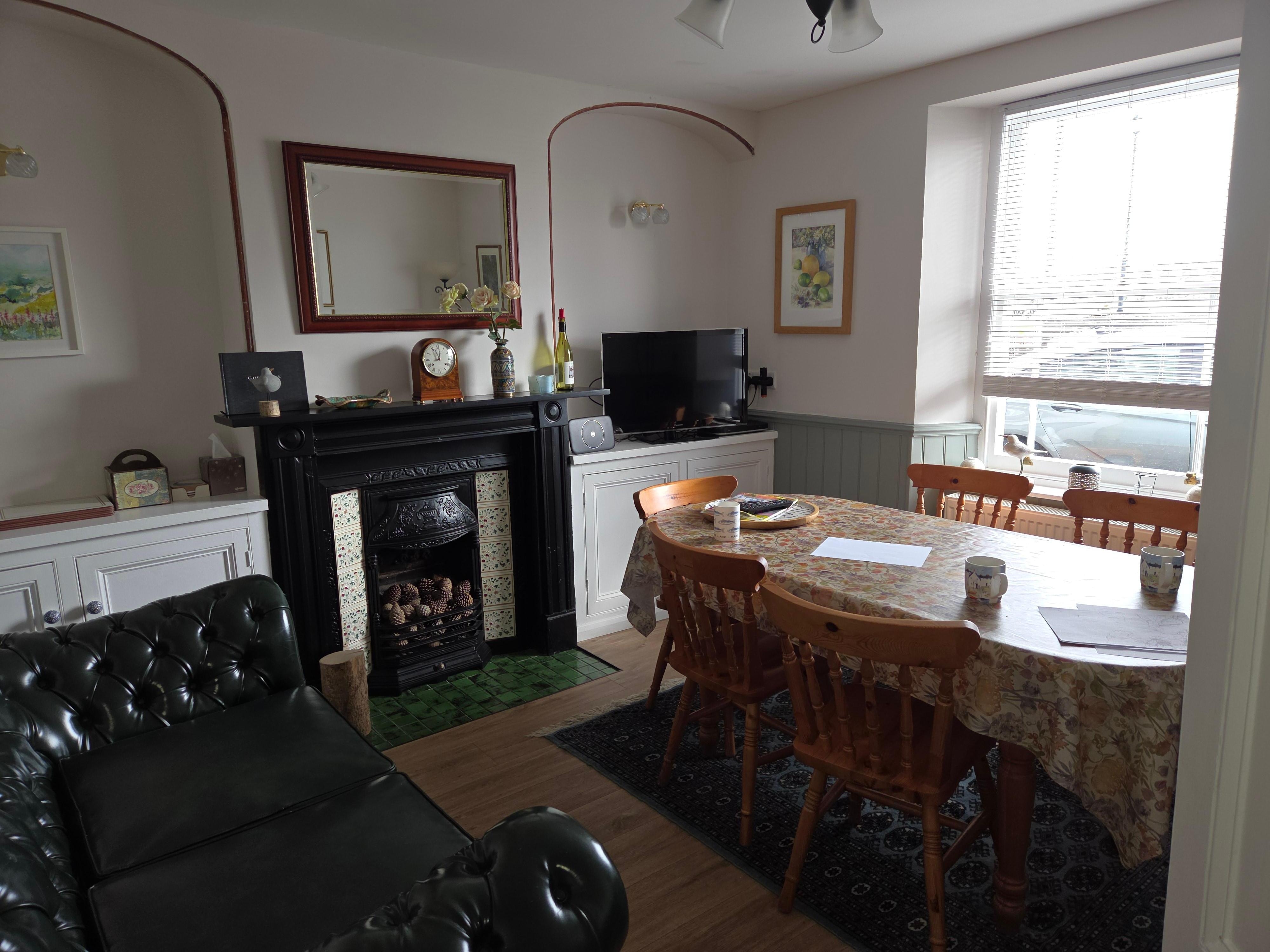 Lovely seaman's parlour 