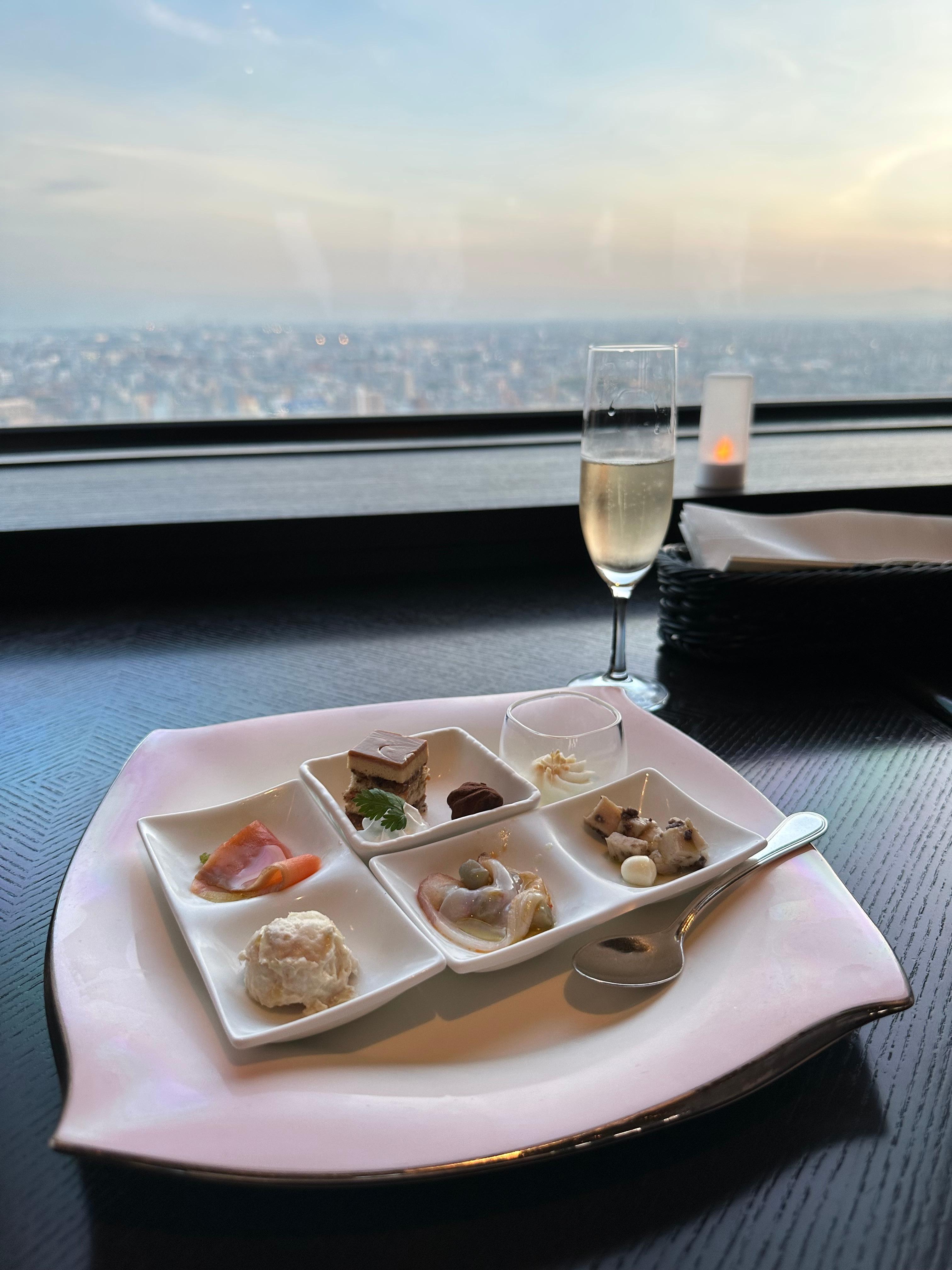 WING LOUNGE