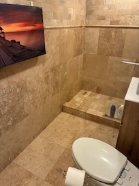 Nice bathroom