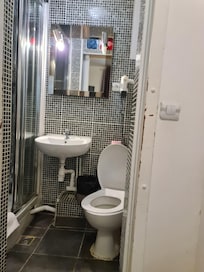 Small bathroom onto of beds