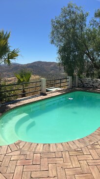 The jacuzzi pool was very refreshing on the hot days.