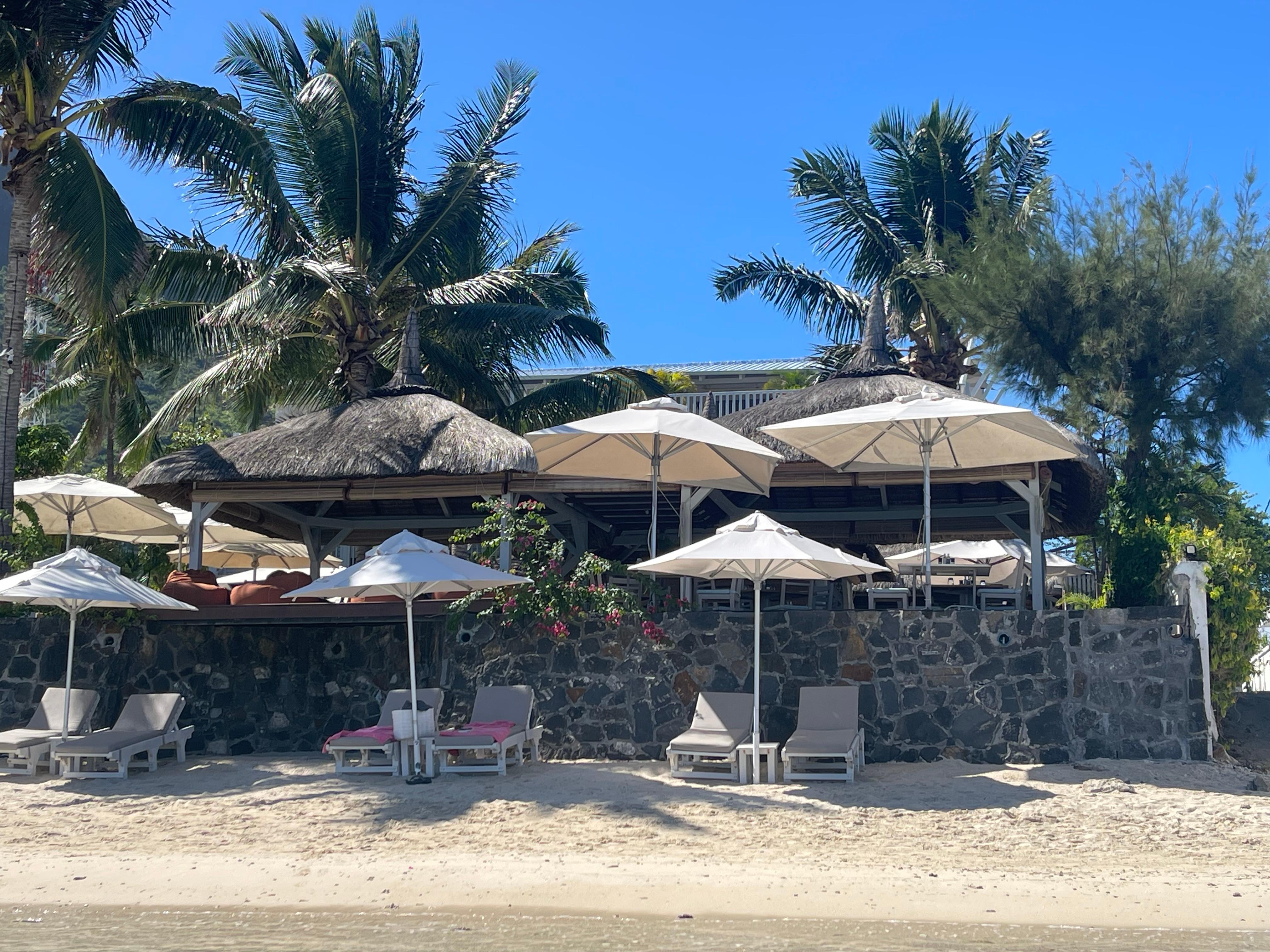 l’hôtel vu de la plage 