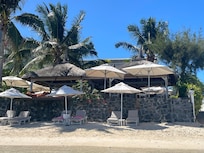 l’hôtel vu de la plage