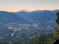 Blick vom Balkon auf Meran.
