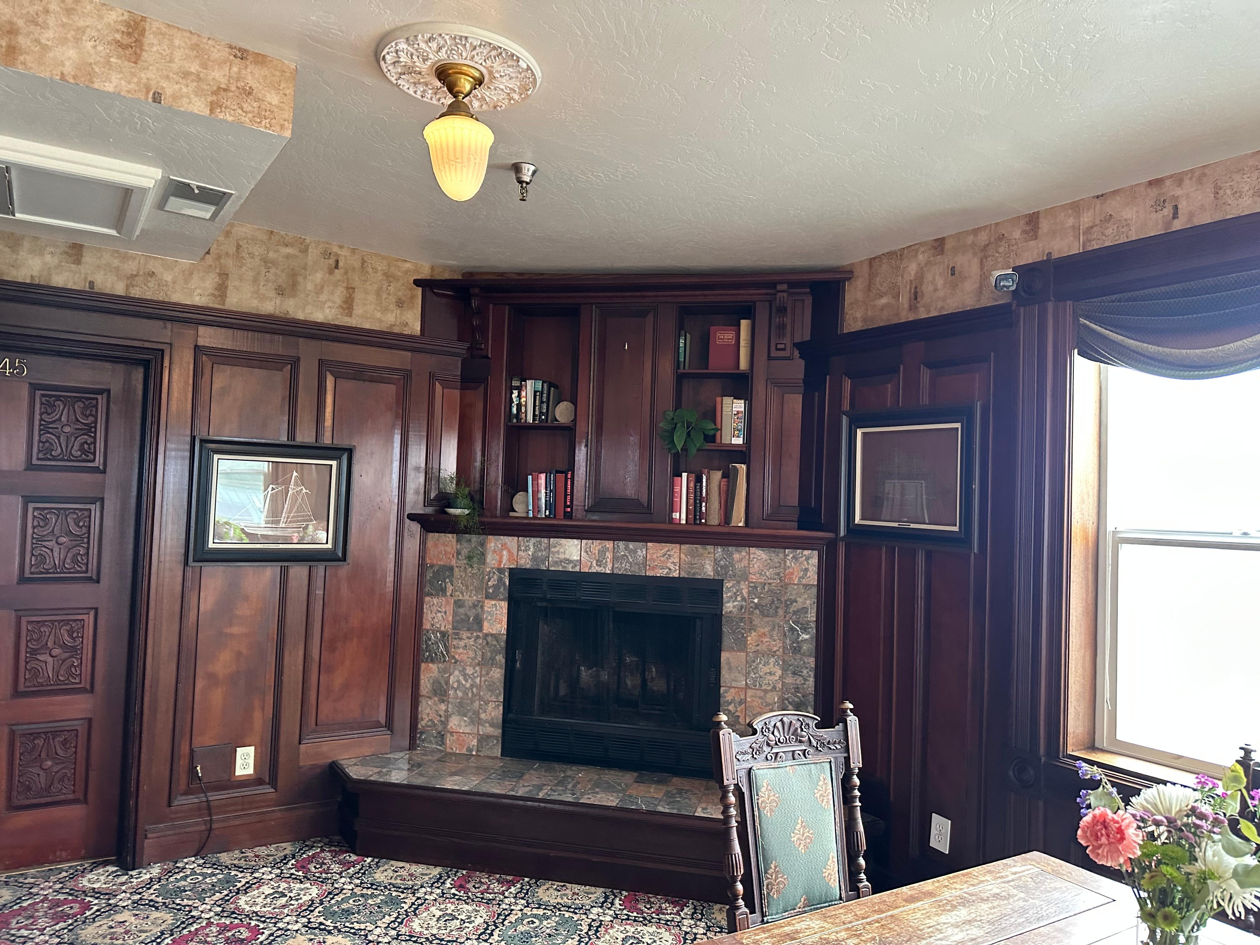 4th floor sitting room. 