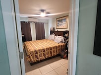 King bed air conditioned