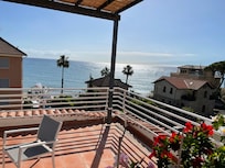 Vu de la terrasse de l’hôtel sur la mer.