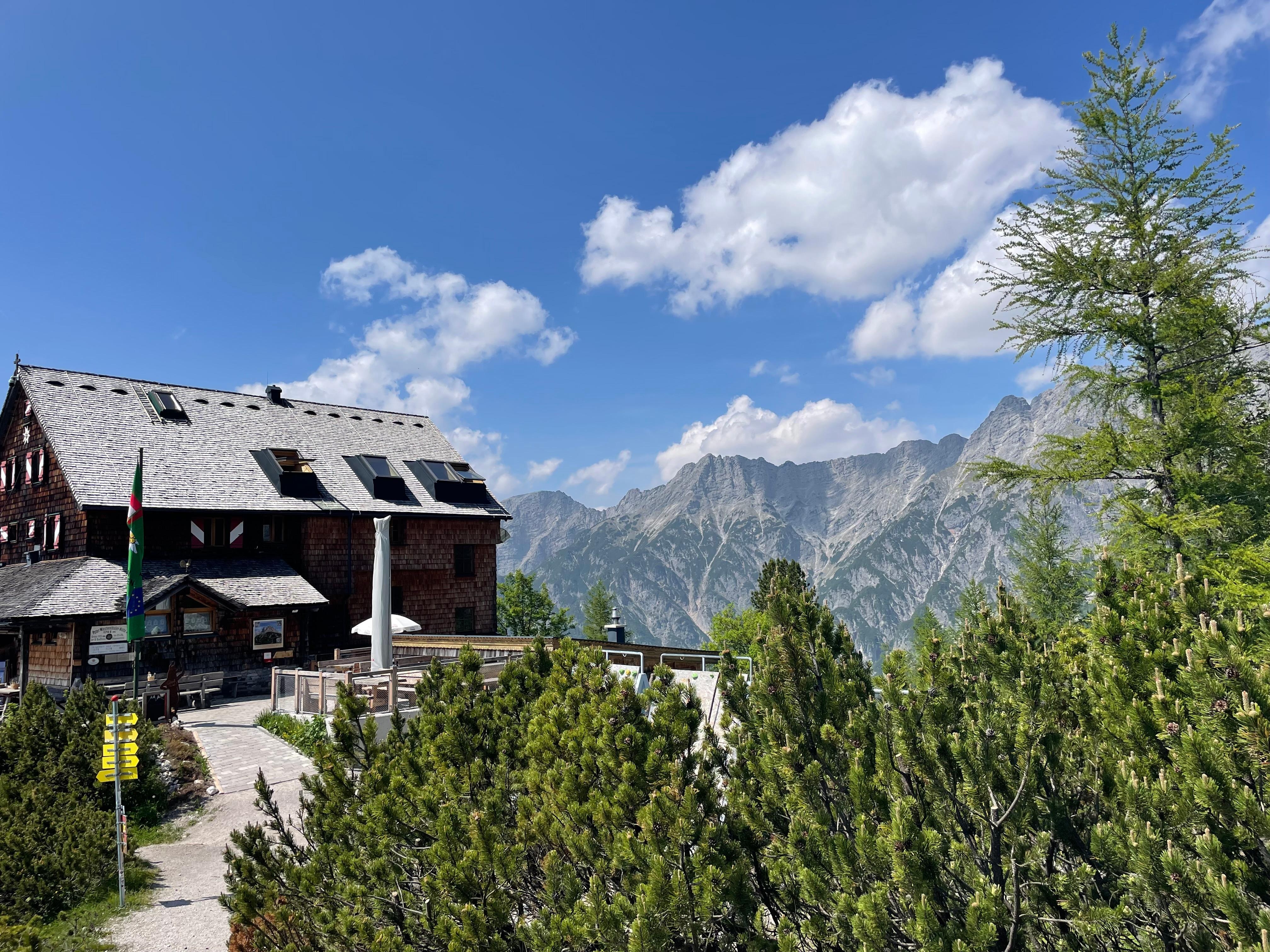 Peter Wiechenthaler hutte. Great hike.  