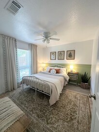 Queen room