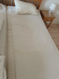 Bett mit Lecker Körperflüssigkeit