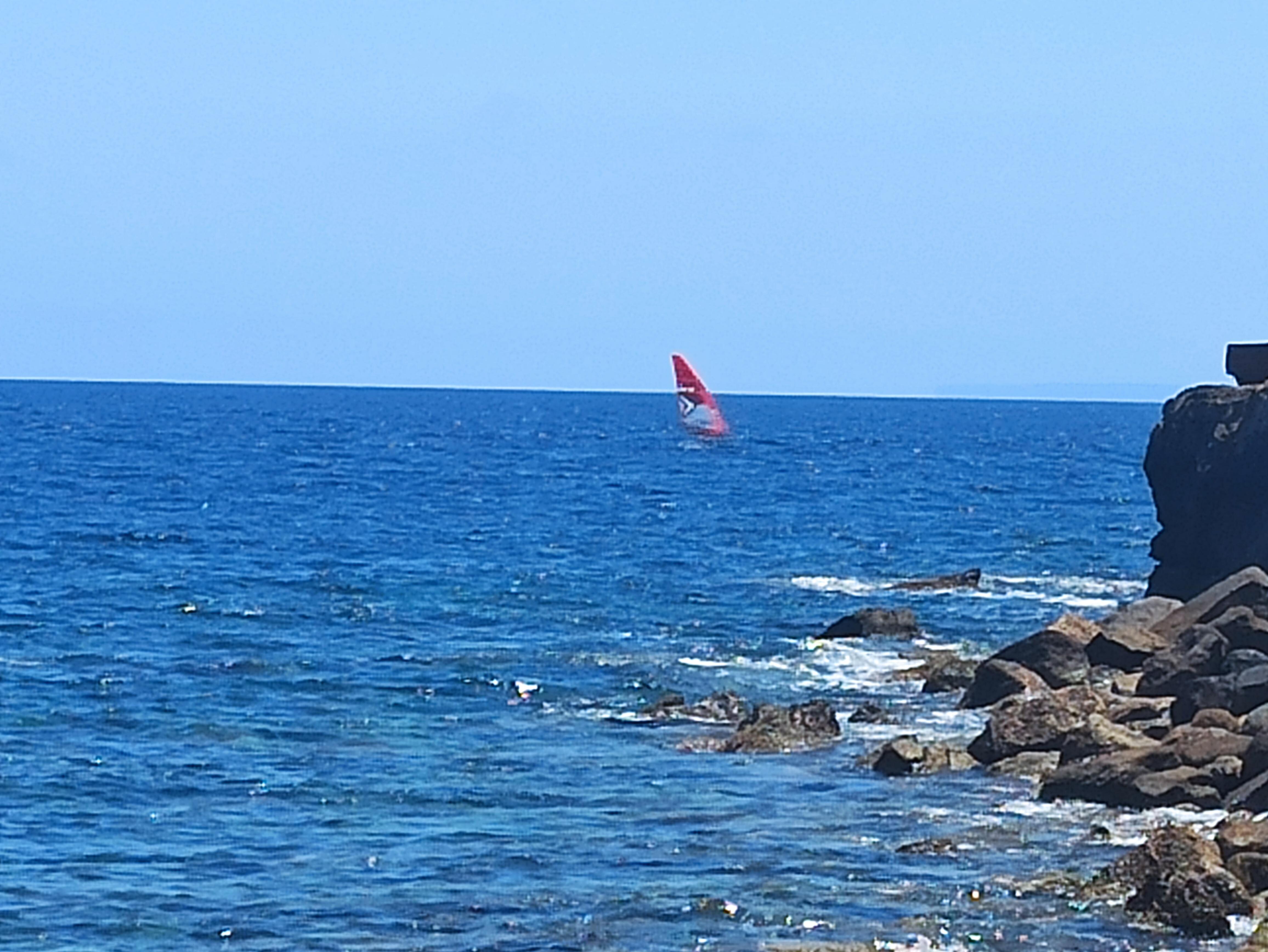 Excelente trato. Tranquilo y en el centro a 3 minutos de Bus y de taxis. A 5 minutos de la playa. Atentos a la llegada en tener Código de acceso, aunque por email contactan rápido