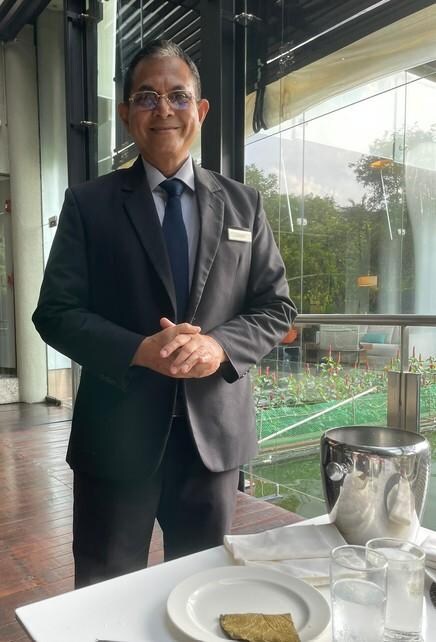 He serves us Sri Lankan breakfast - great experience
