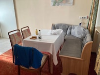 Table and chairs right height